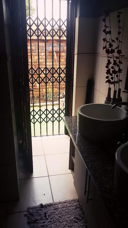 4 Bedroom Property for Sale in Magaliesmoot Gauteng