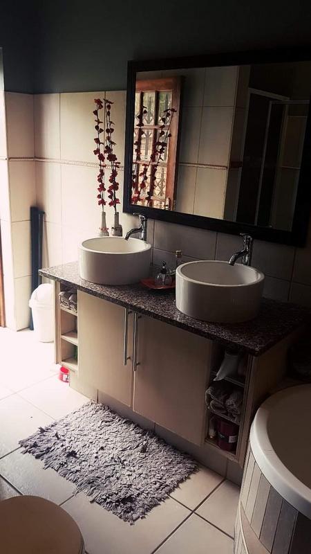 4 Bedroom Property for Sale in Magaliesmoot Gauteng