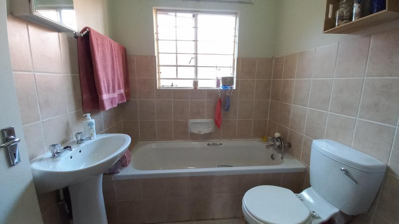 2 Bedroom Property for Sale in Elardus Park Gauteng