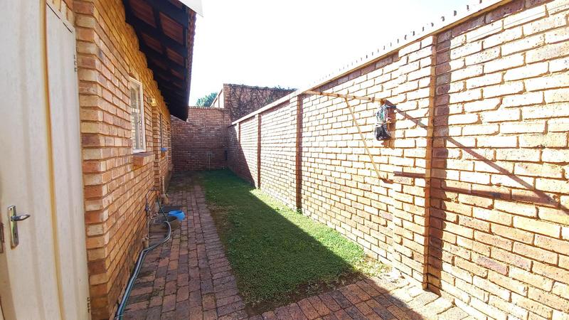 2 Bedroom Property for Sale in Elardus Park Gauteng