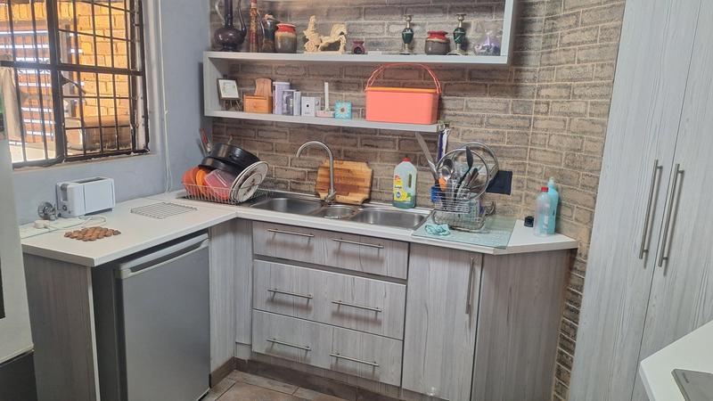 4 Bedroom Property for Sale in Hesteapark Gauteng