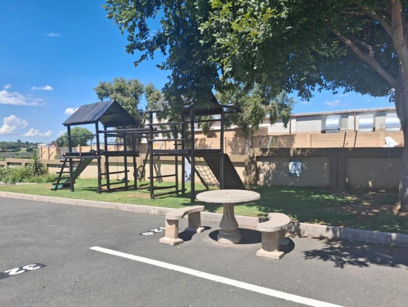 To Let 2 Bedroom Property for Rent in Lonehill Gauteng
