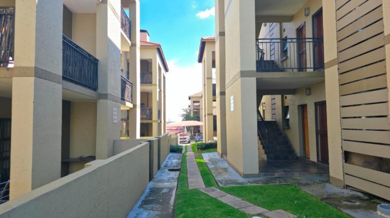 To Let 2 Bedroom Property for Rent in Lonehill Gauteng