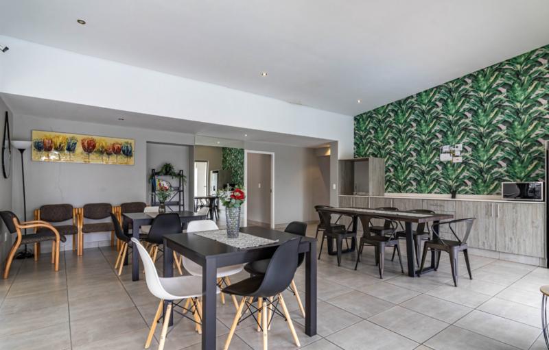 To Let 2 Bedroom Property for Rent in Broadacres Gauteng