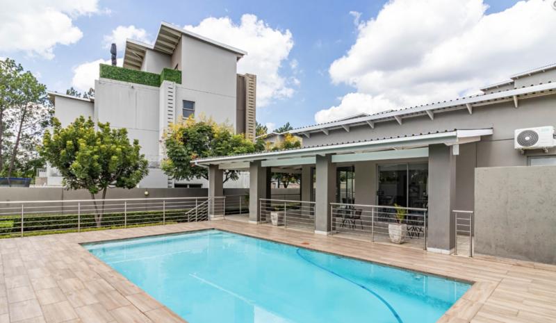 To Let 2 Bedroom Property for Rent in Broadacres Gauteng