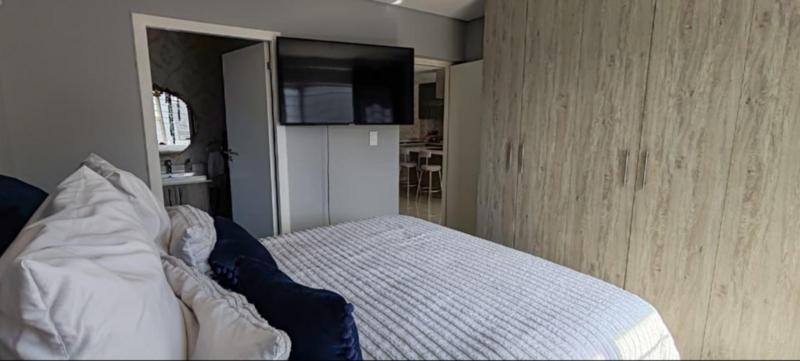 To Let 2 Bedroom Property for Rent in Broadacres Gauteng
