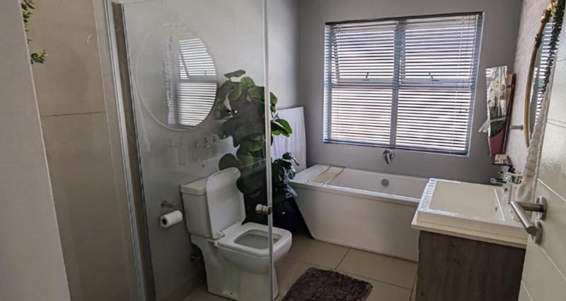 To Let 2 Bedroom Property for Rent in Broadacres Gauteng