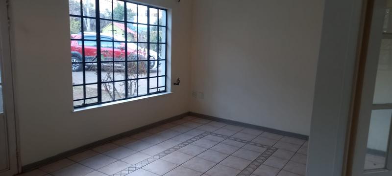 To Let 1 Bedroom Property for Rent in Florida Gauteng