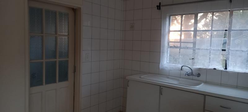 To Let 1 Bedroom Property for Rent in Florida Gauteng