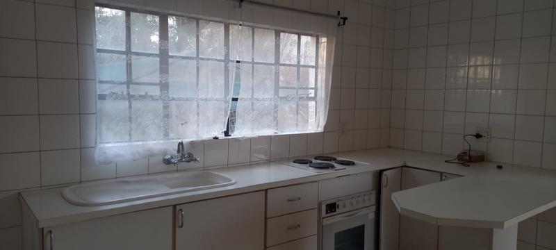 To Let 1 Bedroom Property for Rent in Florida Gauteng