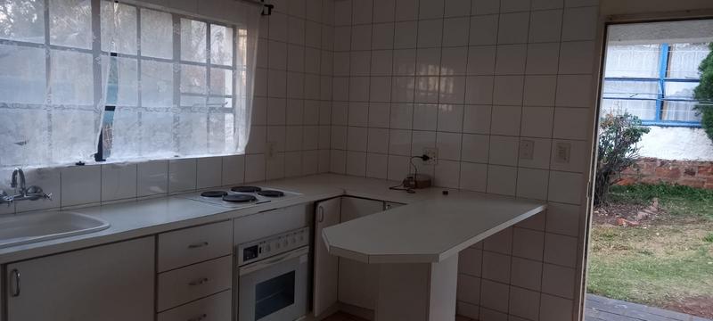 To Let 1 Bedroom Property for Rent in Florida Gauteng
