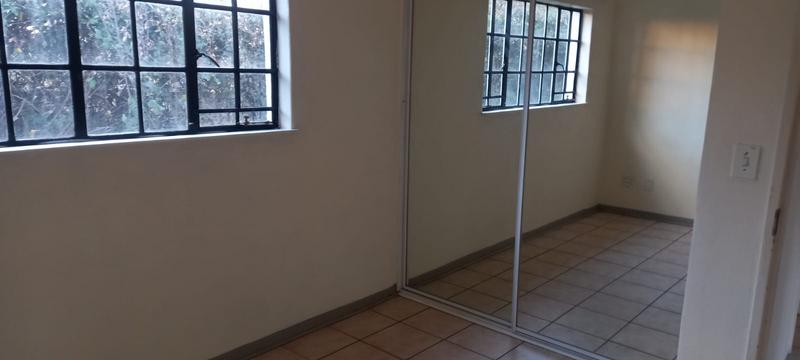 To Let 1 Bedroom Property for Rent in Florida Gauteng