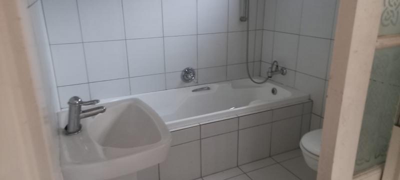 To Let 1 Bedroom Property for Rent in Florida Gauteng