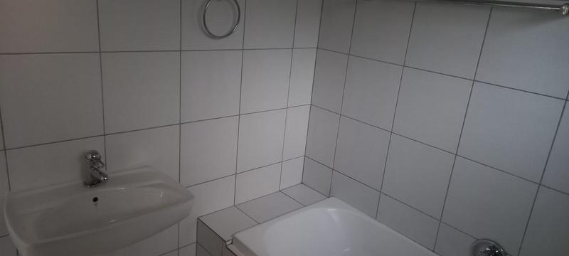 To Let 1 Bedroom Property for Rent in Florida Gauteng