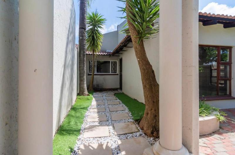 To Let 5 Bedroom Property for Rent in Roodekrans Gauteng