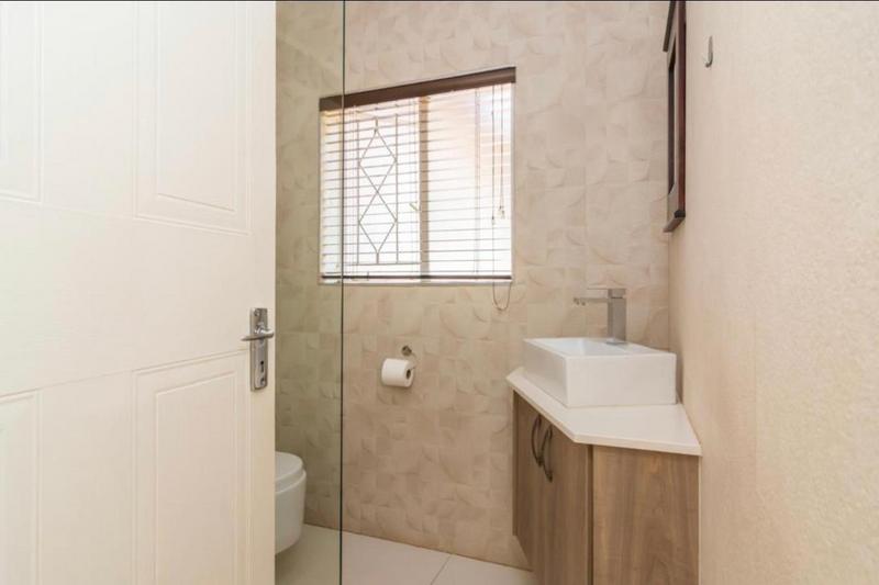To Let 5 Bedroom Property for Rent in Roodekrans Gauteng
