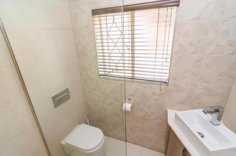 To Let 5 Bedroom Property for Rent in Roodekrans Gauteng
