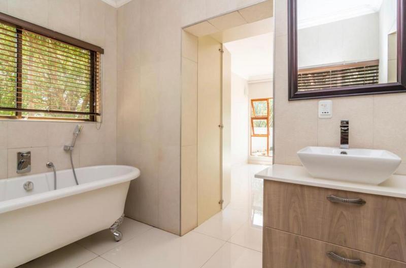 To Let 5 Bedroom Property for Rent in Roodekrans Gauteng