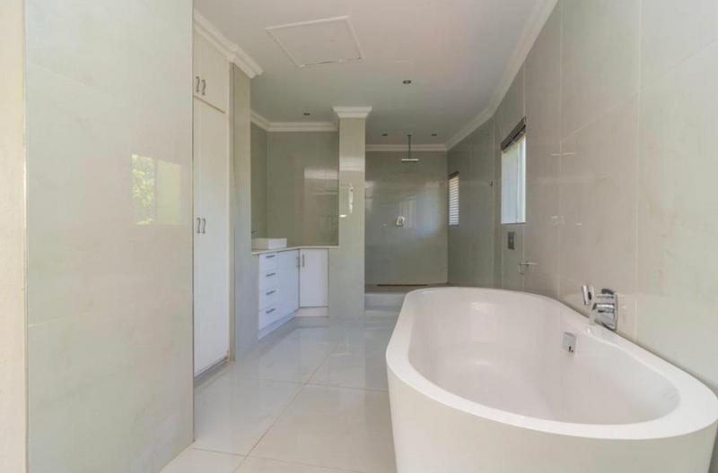 To Let 5 Bedroom Property for Rent in Roodekrans Gauteng