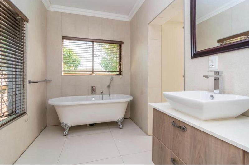 To Let 5 Bedroom Property for Rent in Roodekrans Gauteng