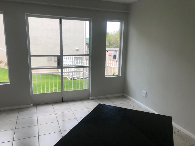 To Let 2 Bedroom Property for Rent in Roodekrans Gauteng
