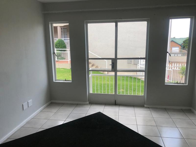 To Let 2 Bedroom Property for Rent in Roodekrans Gauteng