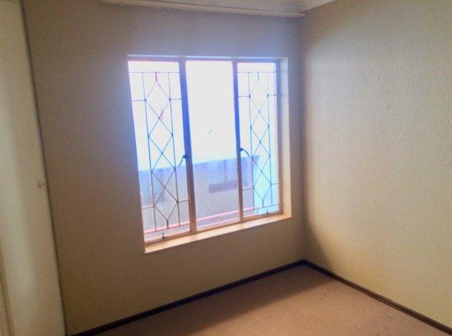 2 Bedroom Property for Sale in Helderkruin Gauteng