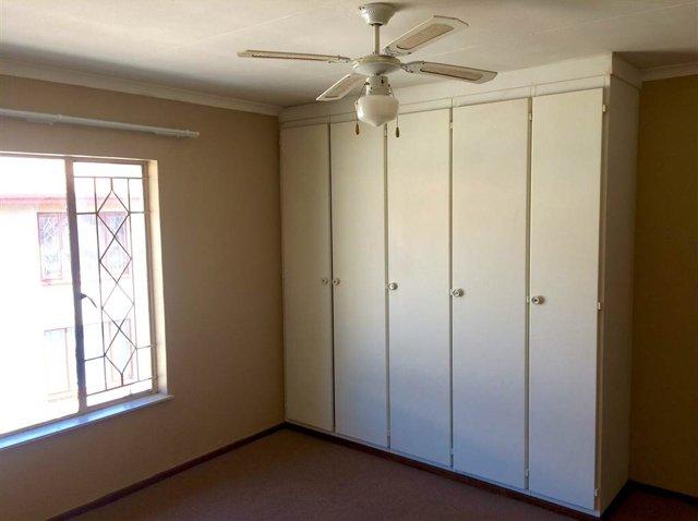 2 Bedroom Property for Sale in Helderkruin Gauteng