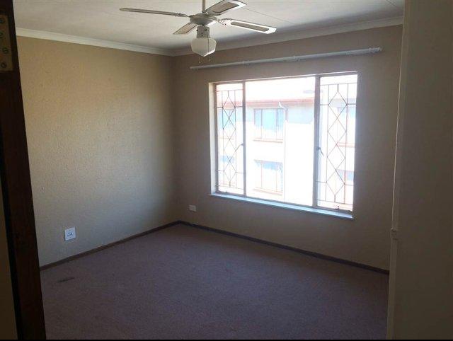 2 Bedroom Property for Sale in Helderkruin Gauteng