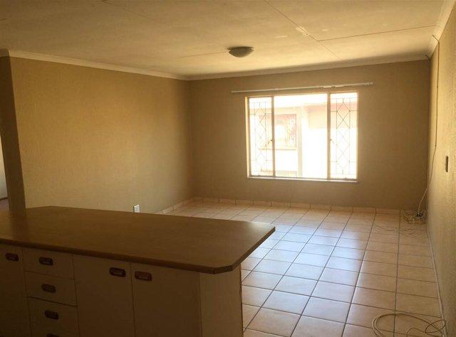 2 Bedroom Property for Sale in Helderkruin Gauteng