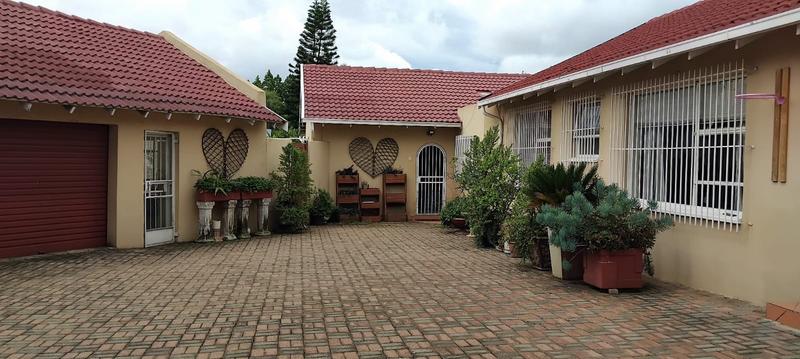 4 Bedroom Property for Sale in Strubensvallei Gauteng