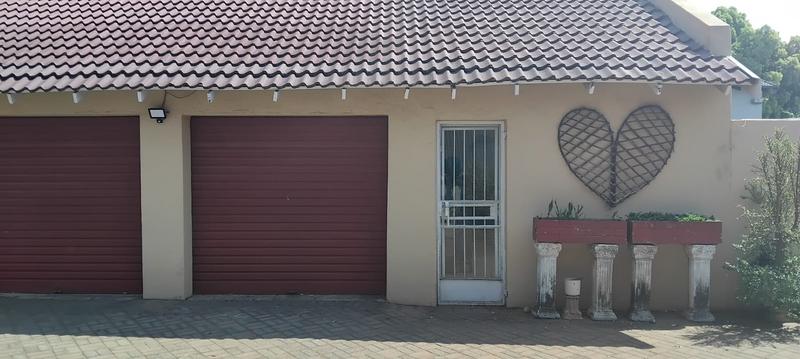 4 Bedroom Property for Sale in Strubensvallei Gauteng
