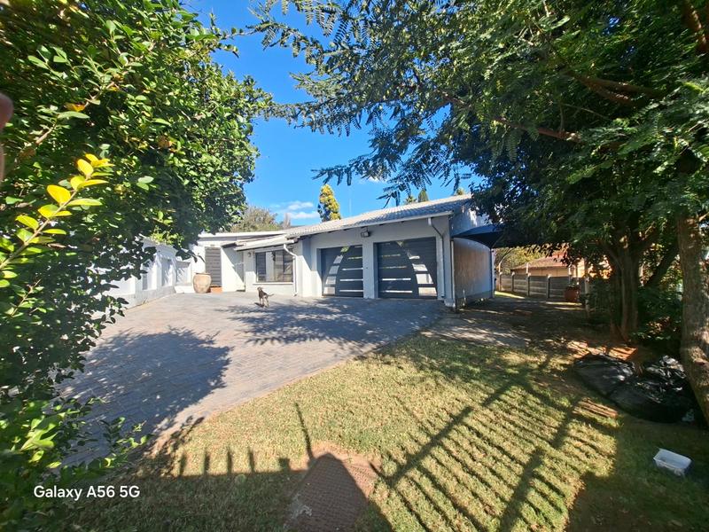 5 Bedroom Property for Sale in Vorna Valley Gauteng