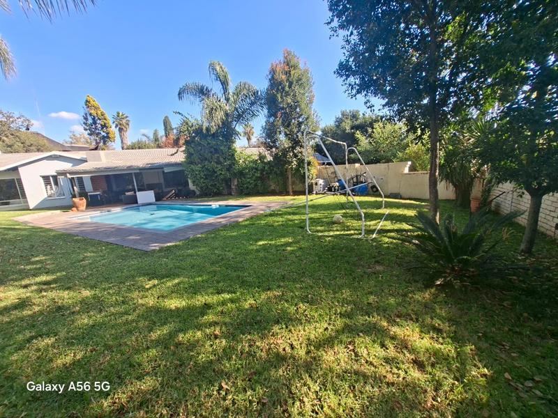 5 Bedroom Property for Sale in Vorna Valley Gauteng