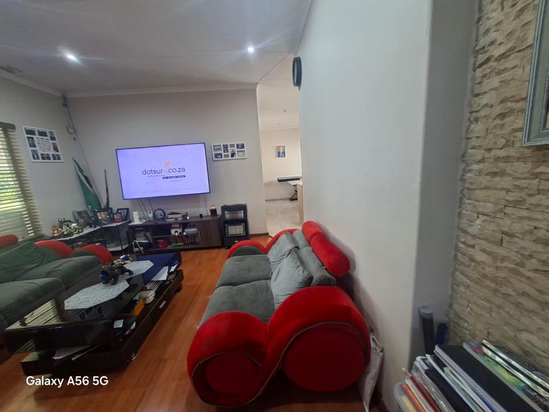 5 Bedroom Property for Sale in Vorna Valley Gauteng
