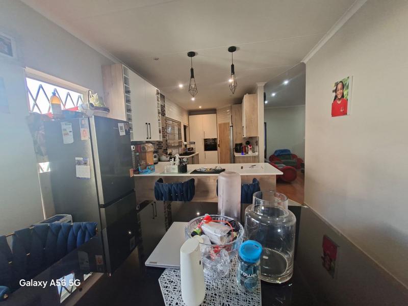 5 Bedroom Property for Sale in Vorna Valley Gauteng