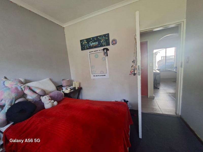 5 Bedroom Property for Sale in Vorna Valley Gauteng