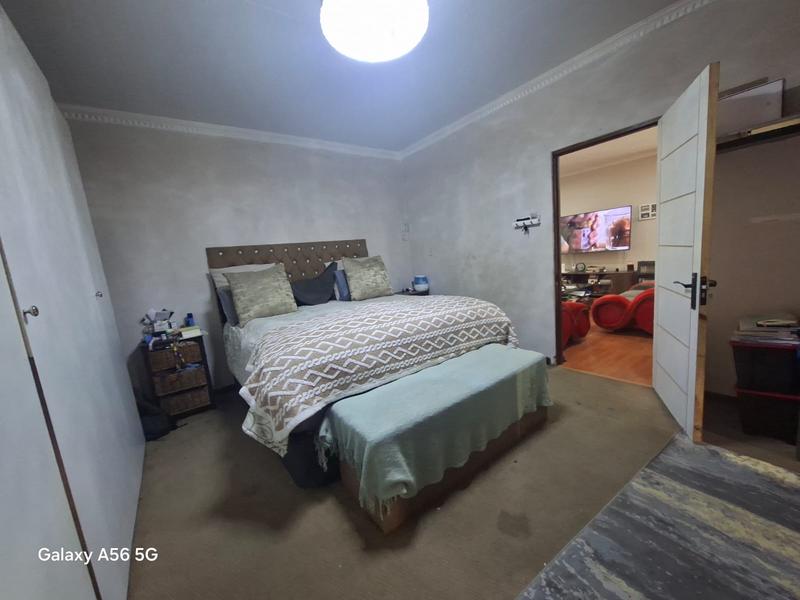 5 Bedroom Property for Sale in Vorna Valley Gauteng
