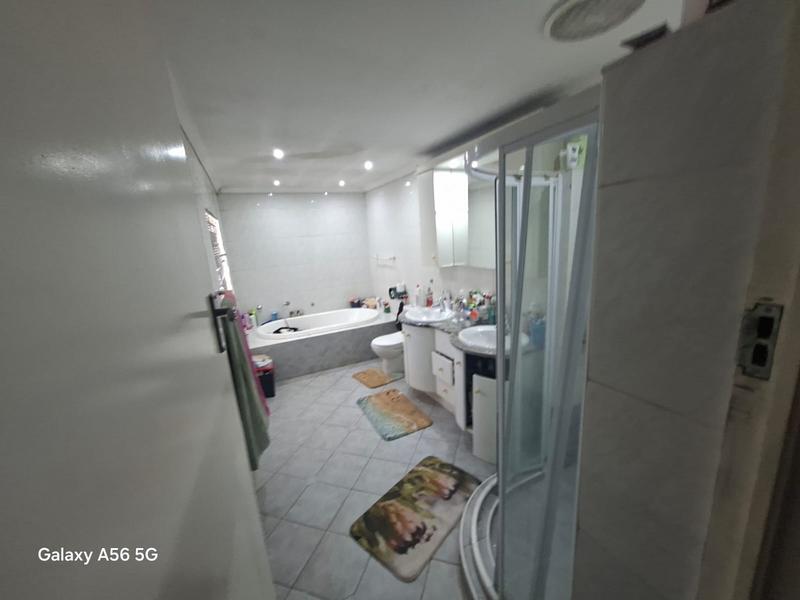 5 Bedroom Property for Sale in Vorna Valley Gauteng
