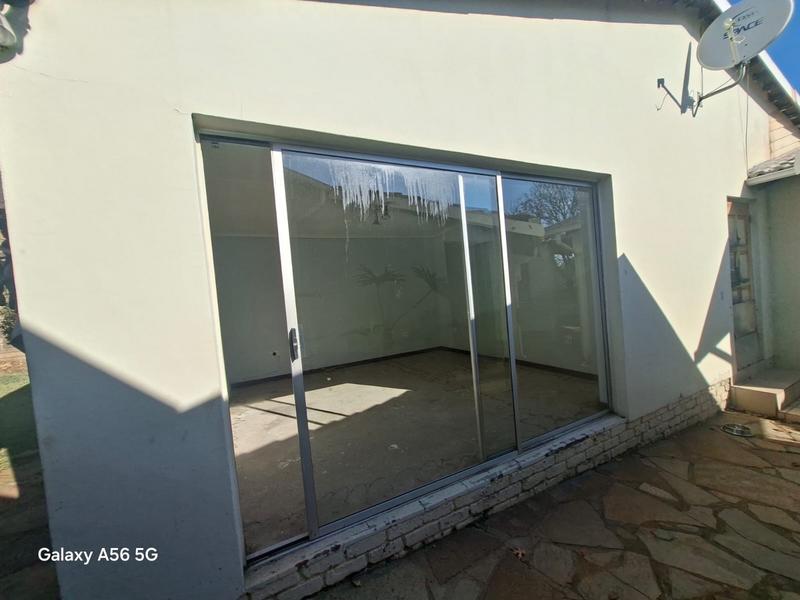 5 Bedroom Property for Sale in Vorna Valley Gauteng