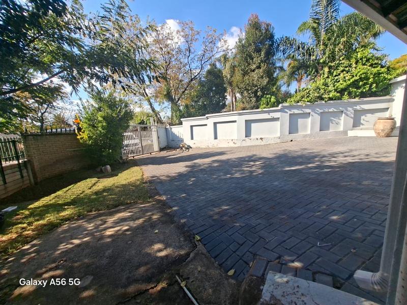 5 Bedroom Property for Sale in Vorna Valley Gauteng