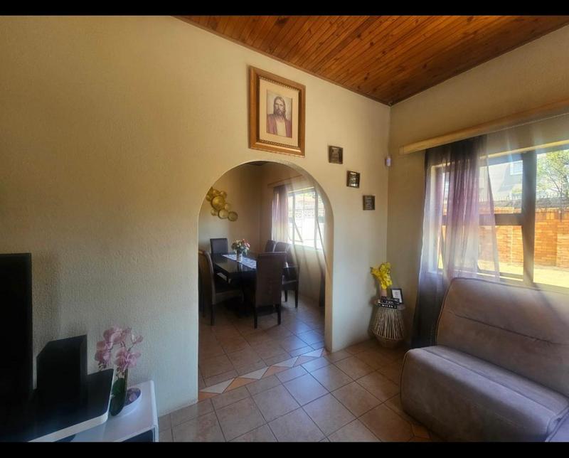 5 Bedroom Property for Sale in Albemarle Gauteng