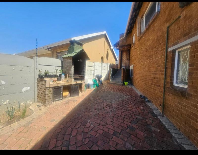 5 Bedroom Property for Sale in Albemarle Gauteng