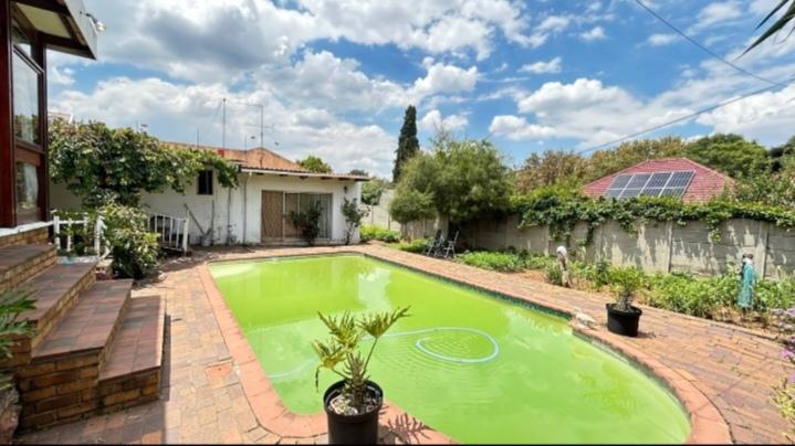 4 Bedroom Property for Sale in Linmeyer Gauteng