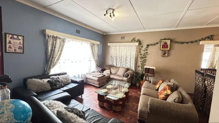4 Bedroom Property for Sale in Linmeyer Gauteng