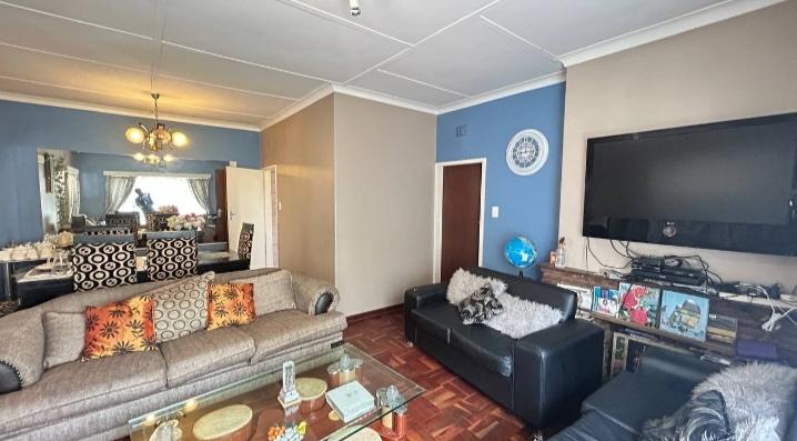 4 Bedroom Property for Sale in Linmeyer Gauteng