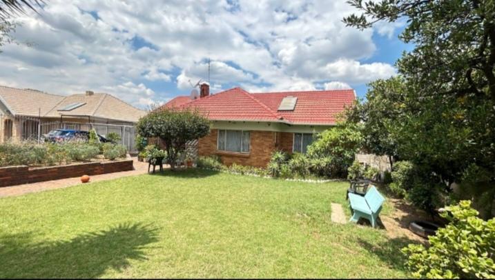 4 Bedroom Property for Sale in Linmeyer Gauteng