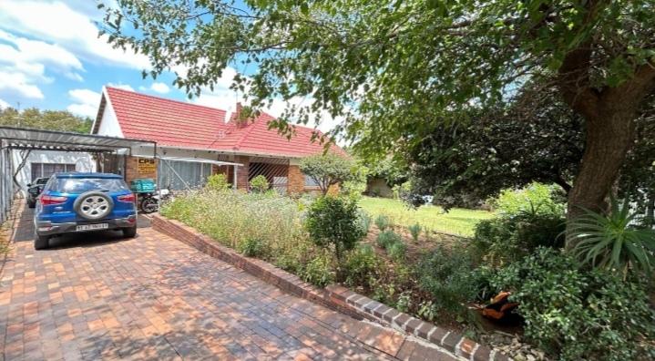 4 Bedroom Property for Sale in Linmeyer Gauteng