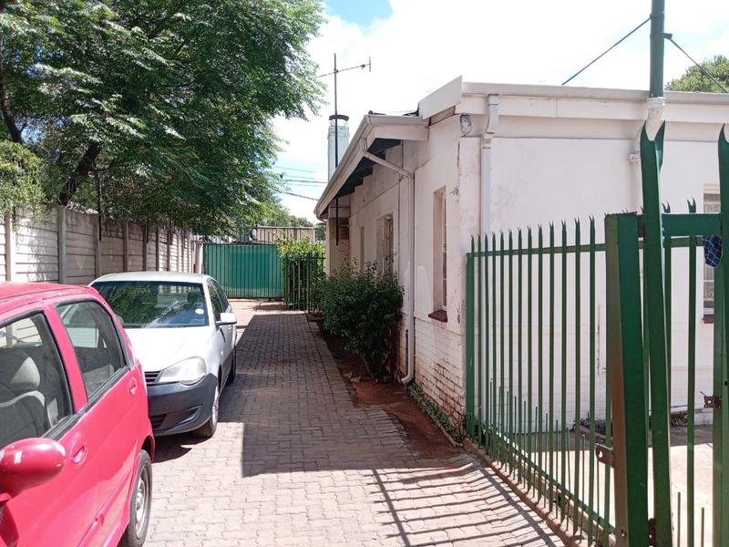 6 Bedroom Property for Sale in Orange Grove Gauteng