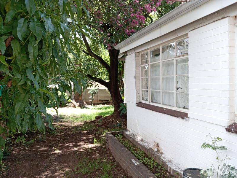 6 Bedroom Property for Sale in Orange Grove Gauteng